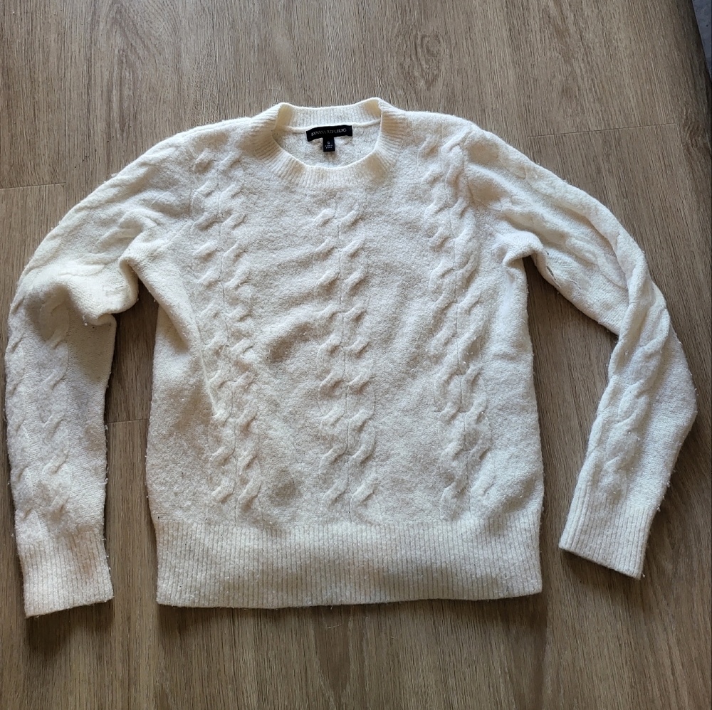 Banana Republic White Cable Knit Sweater *Pilling*